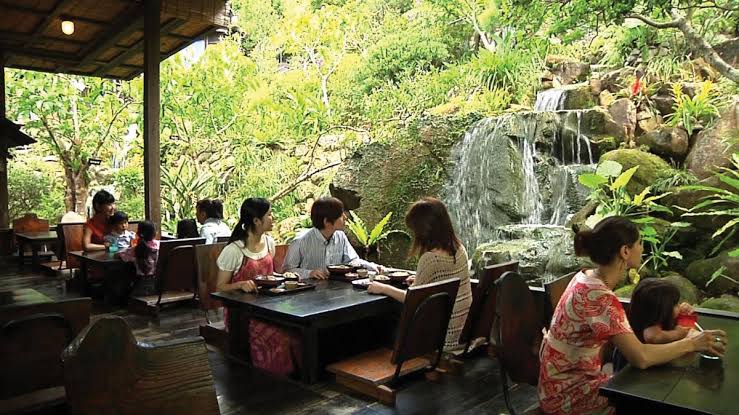 Traditional Okinawan dining
